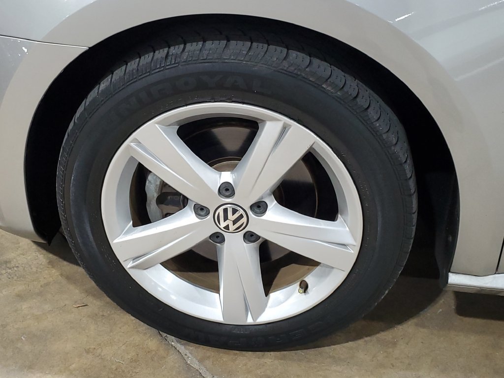 Used 2012 Volkswagen Passat 2.5 SE FWD image 35