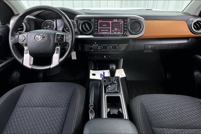 Used 2020 Toyota Tacoma SR5 AWD/4WD image 14