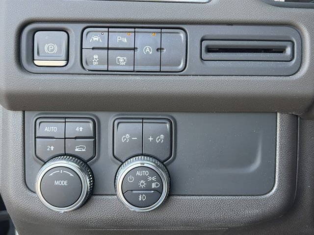 Used 2023 GMC Yukon SLT w/ SLT Premium Package image 18