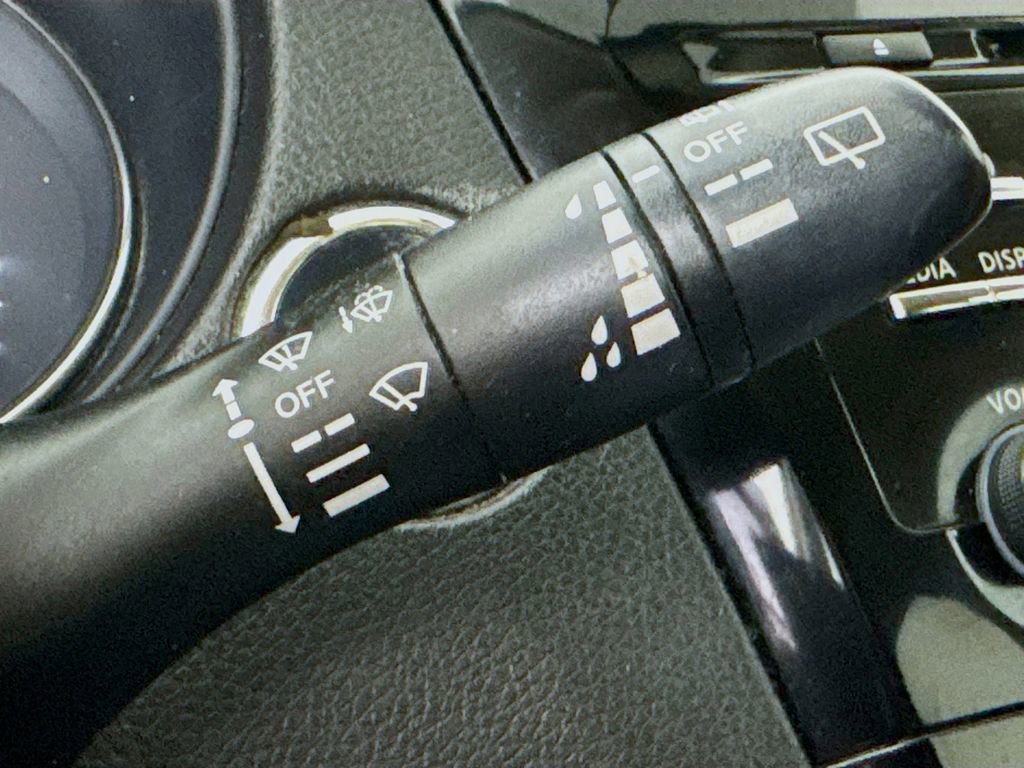 Used 2017 Nissan Rogue SV FWD image 15
