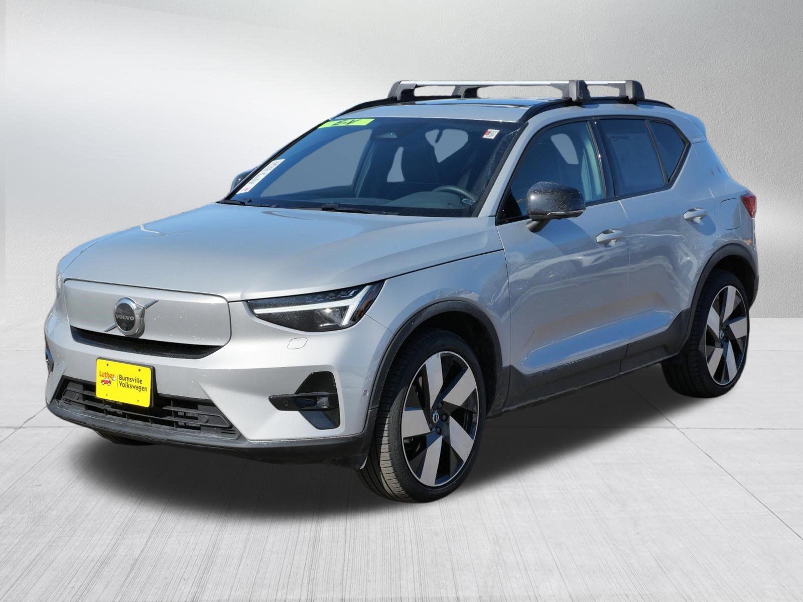 Used 2023 Volvo XC40 Recharge Ultimate image 3