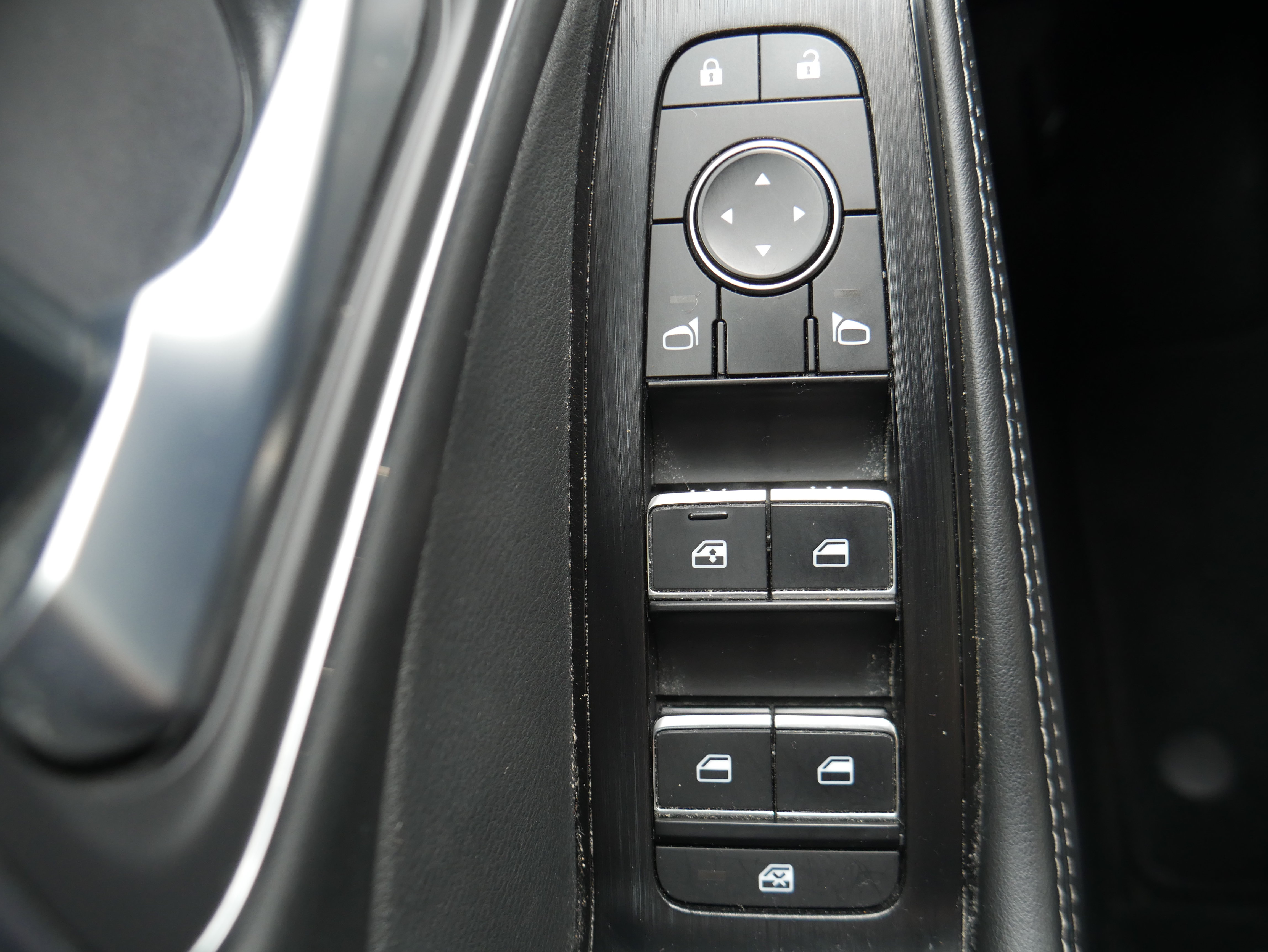 Used 2021 Nissan Rogue SL AWD/4WD image 29