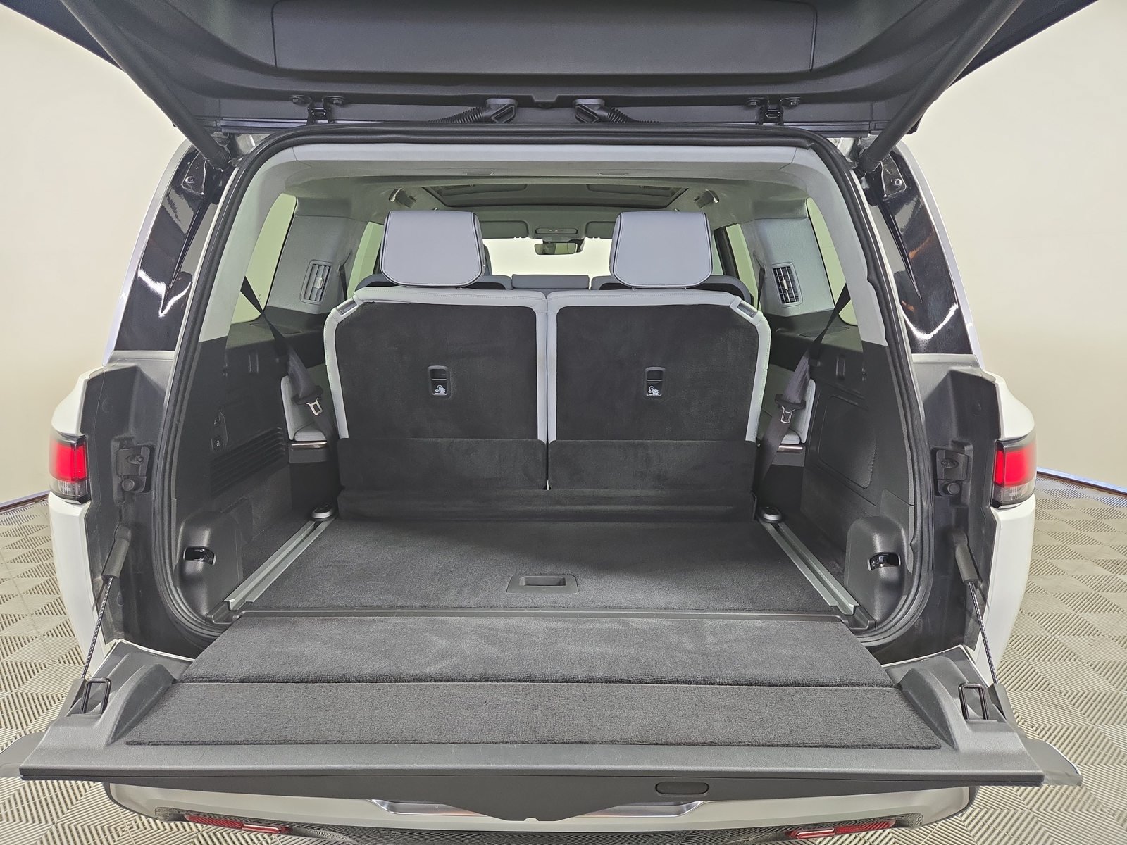 Used 2024 Rivian R1S Adventure Quad AWD/4WD image 15
