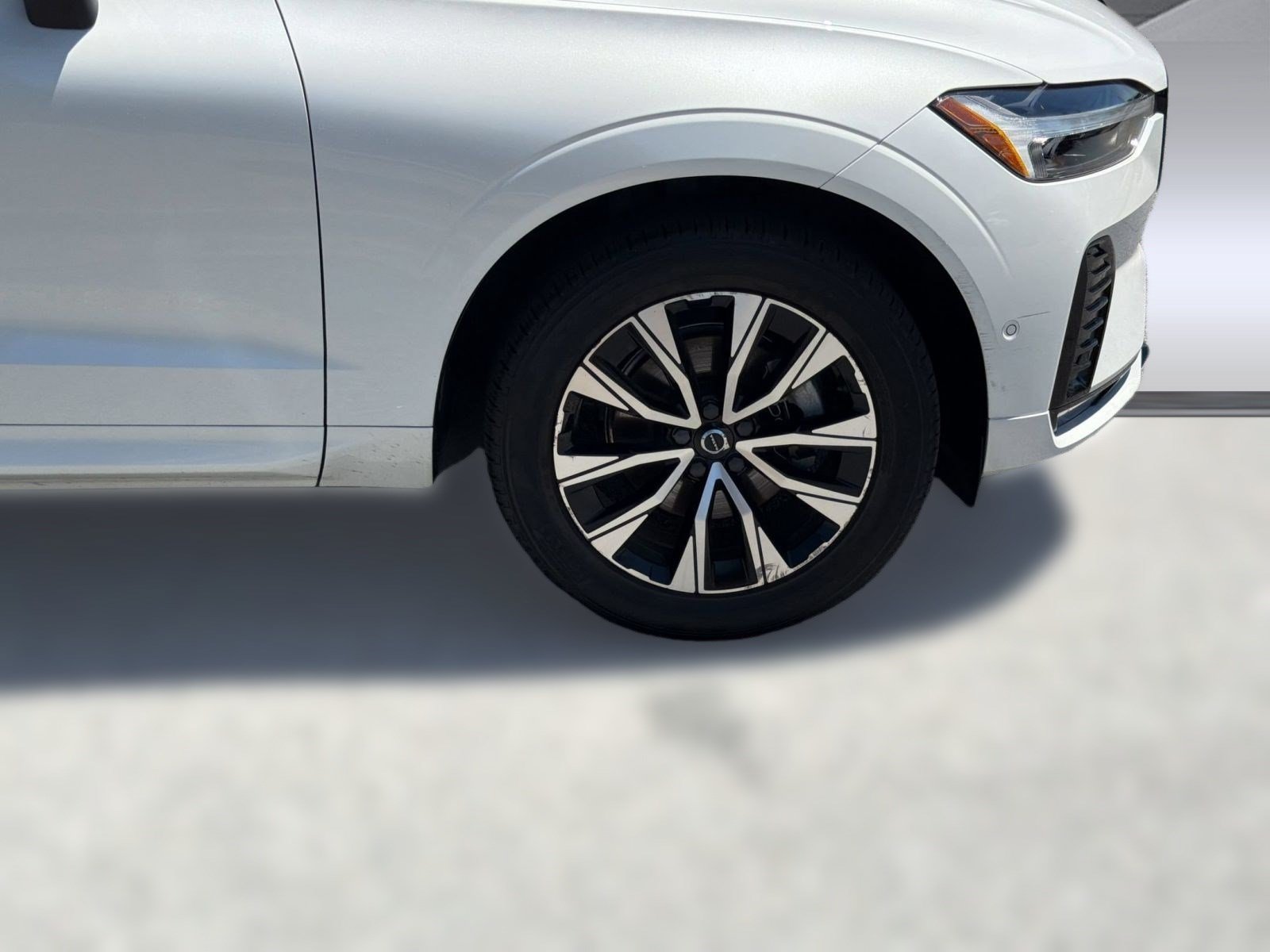 Certified 2024 Volvo XC60 B5 Plus w/ Protection Package Premier AWD/4WD image 12