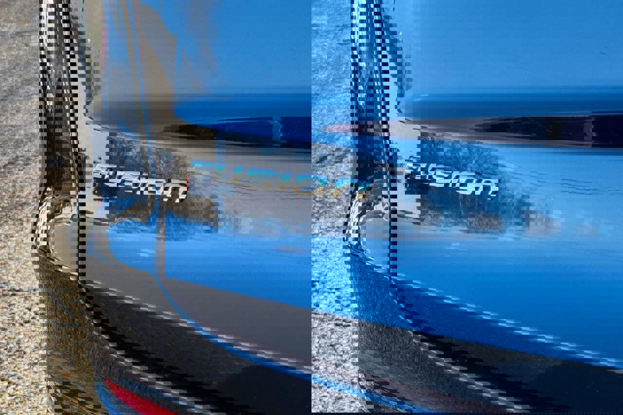 Used 2020 Ford Fusion SE image 12