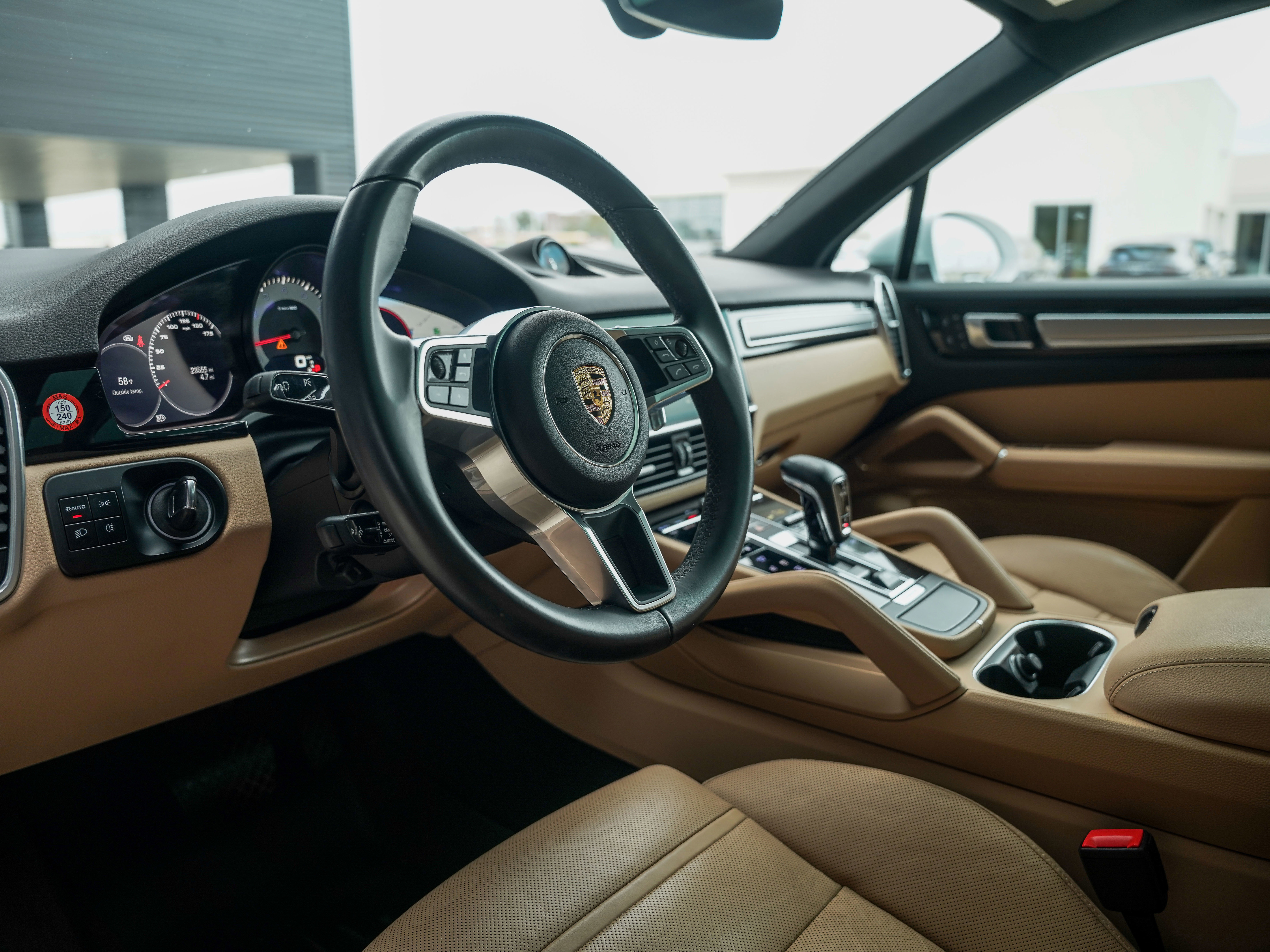 Certified 2022 Porsche Cayenne Platinum Edition image 4