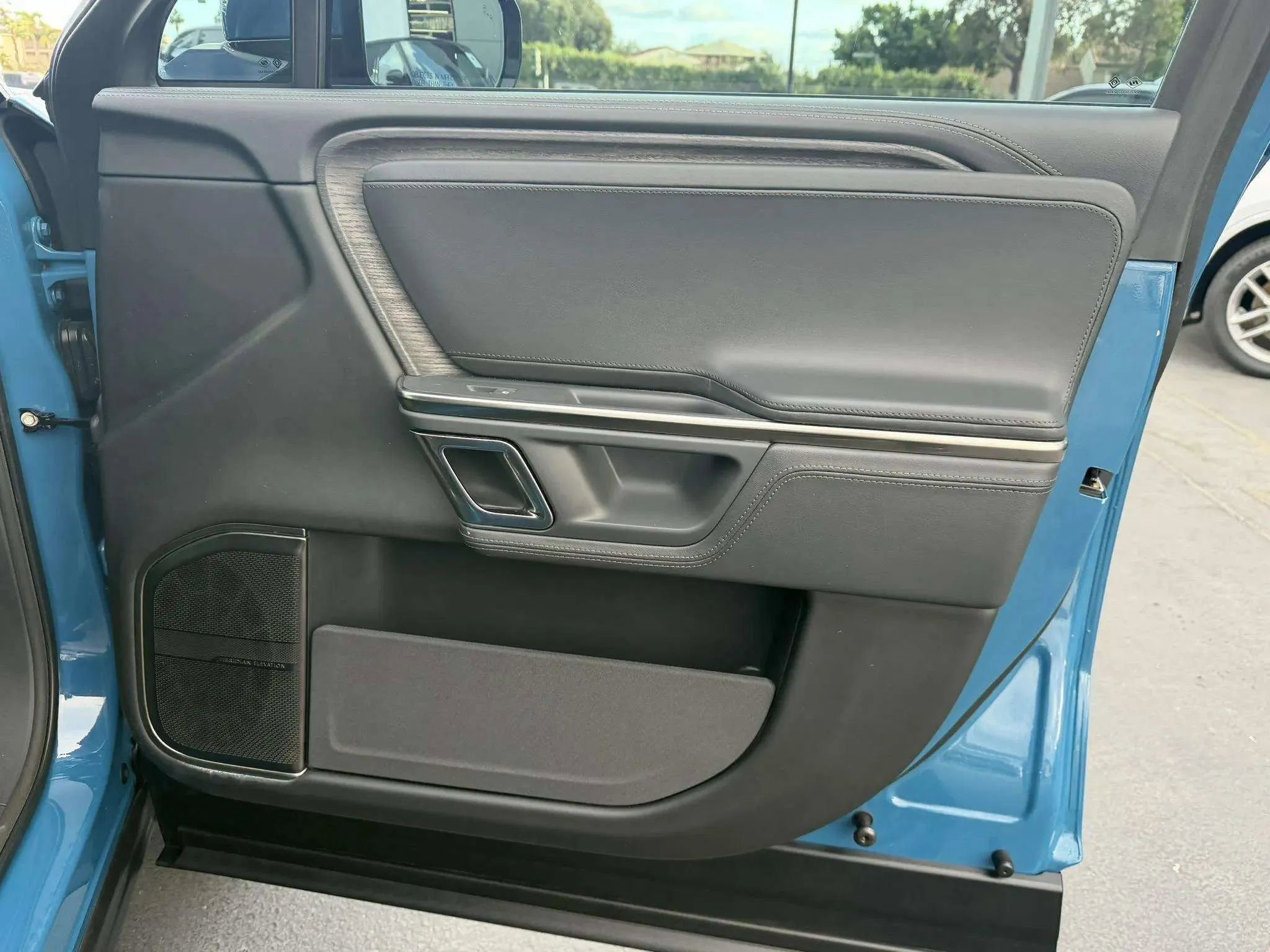 Used 2022 Rivian R1T Launch Edition image 24