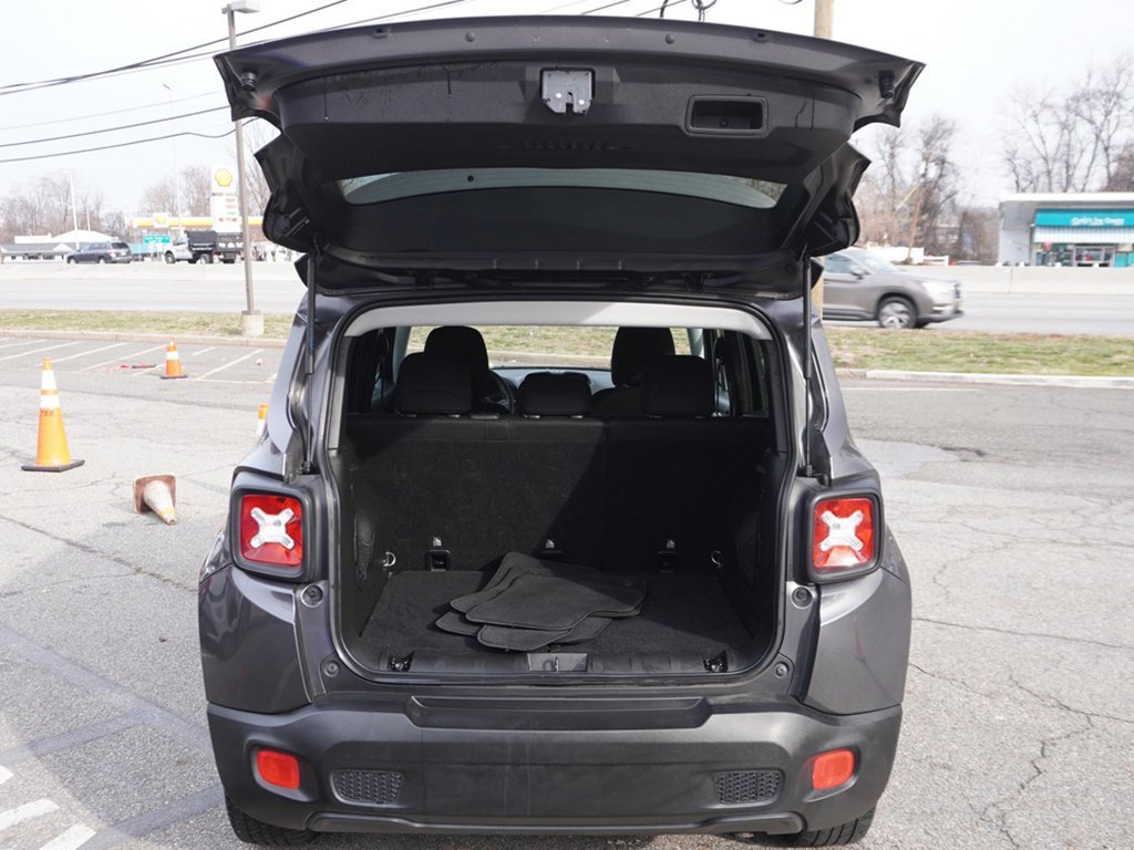 Used 2018 Jeep Renegade Latitude image 14