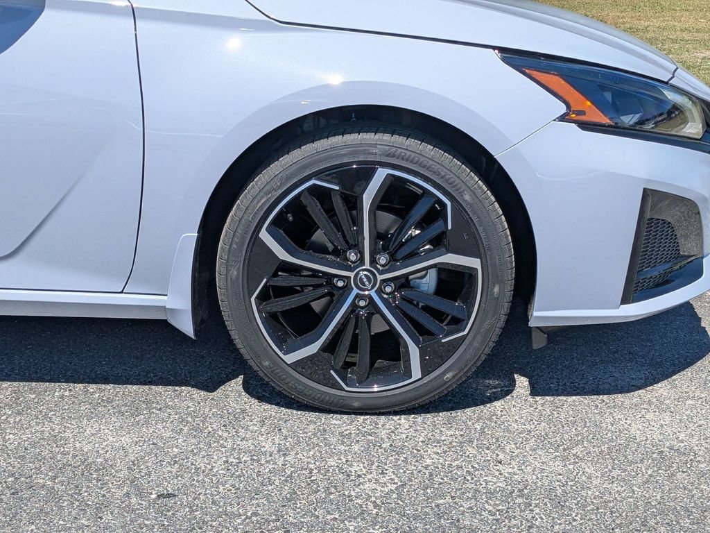 New 2026 Nissan Altima 2.5 SR w/ SR Premium Package FWD image 11