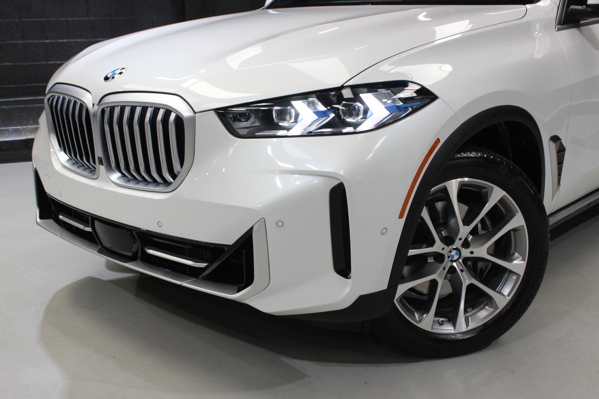 Used 2024 BMW X5 sDrive40i w/ Premium Package image 6