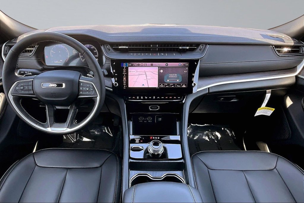 New 2026 Jeep Grand Cherokee Limited w/ Limited Altitude Package AWD/4WD image 9
