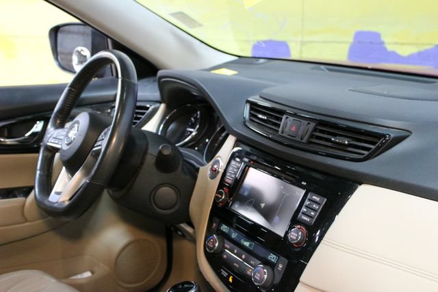 Used 2017 Nissan Rogue SL AWD/4WD image 10