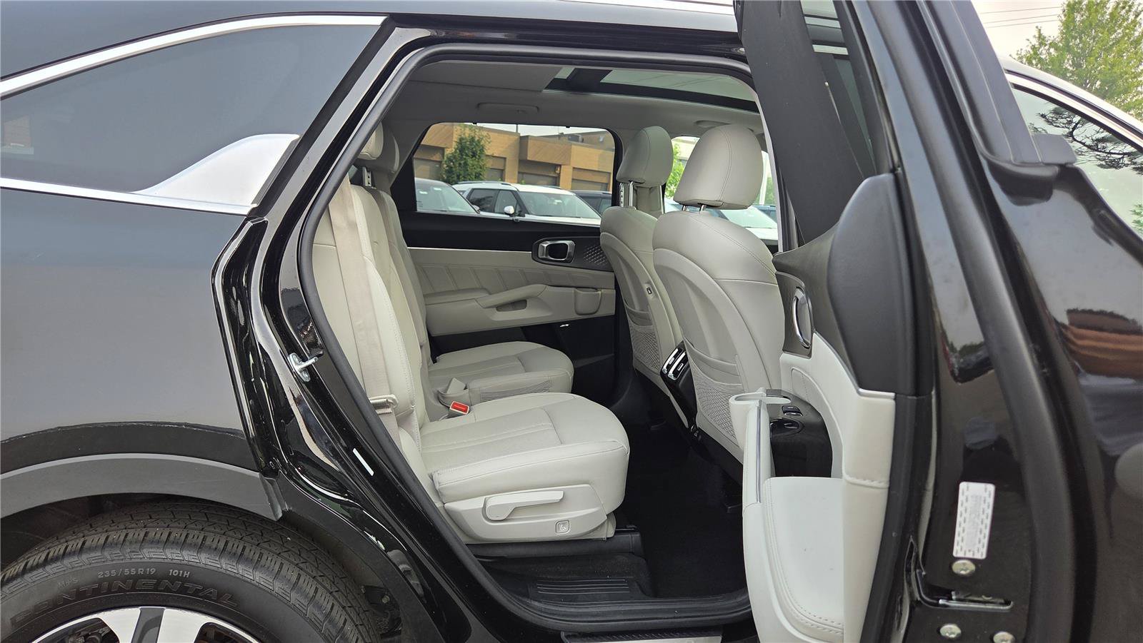 Certified 2023 Kia Sorento SX Prestige w/ Panoramic Sunroof Package AWD/4WD image 38