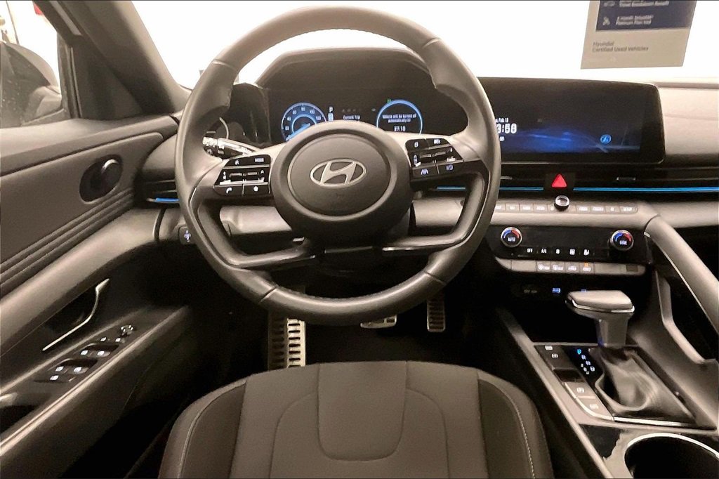 Certified 2025 Hyundai Elantra SEL image 4
