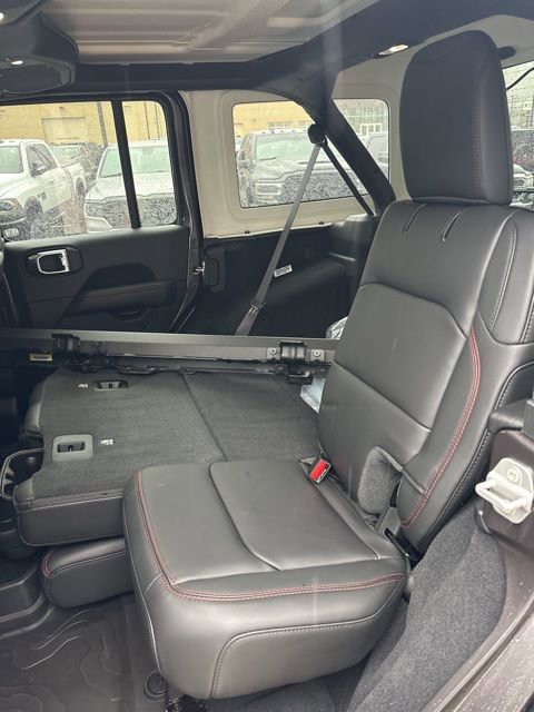 Certified 2025 Jeep Wrangler Unlimited Rubicon w/ Convenience Group AWD/4WD image 21
