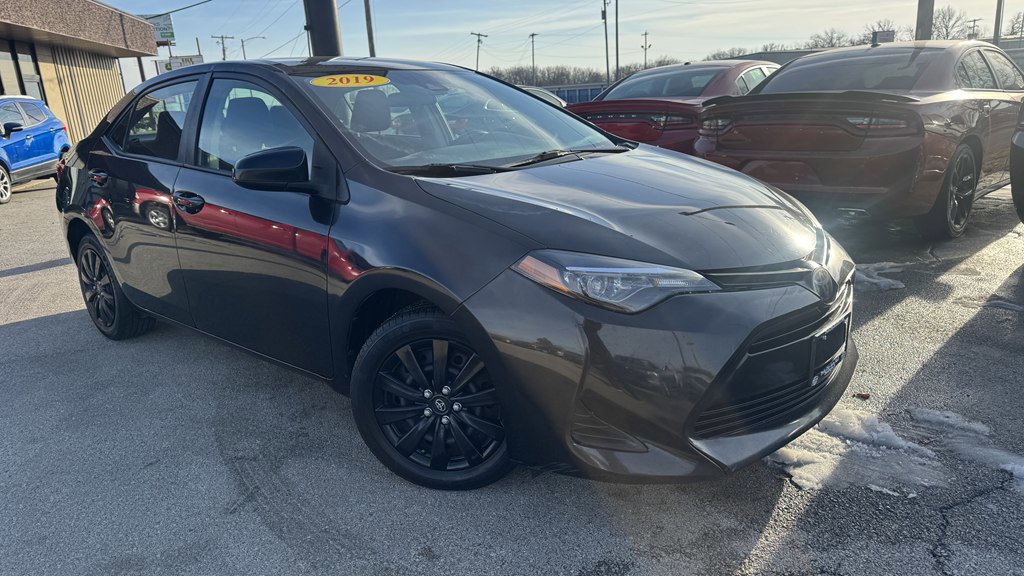 Used 2019 Toyota Corolla LE image 2