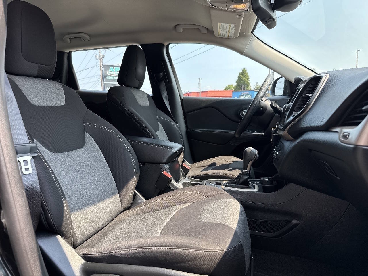 Used 2015 Jeep Cherokee Sport AWD/4WD image 17