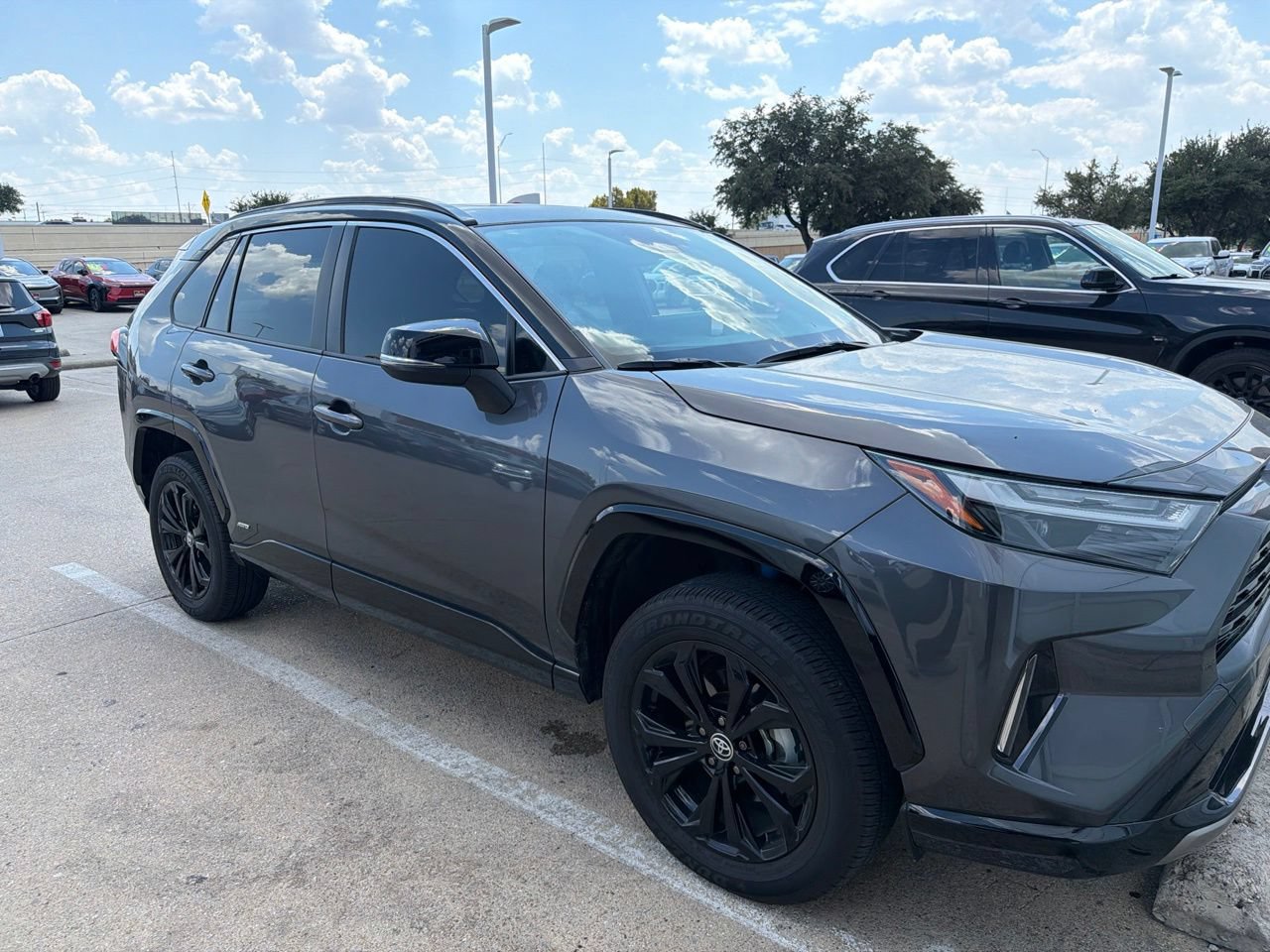 Used 2025 Toyota RAV4 XSE AWD/4WD image 2