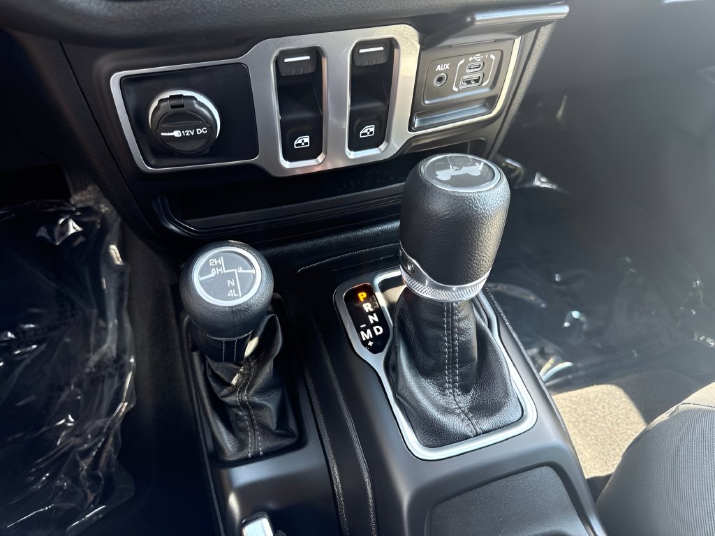 Used 2025 Jeep Wrangler Sport AWD/4WD image 12