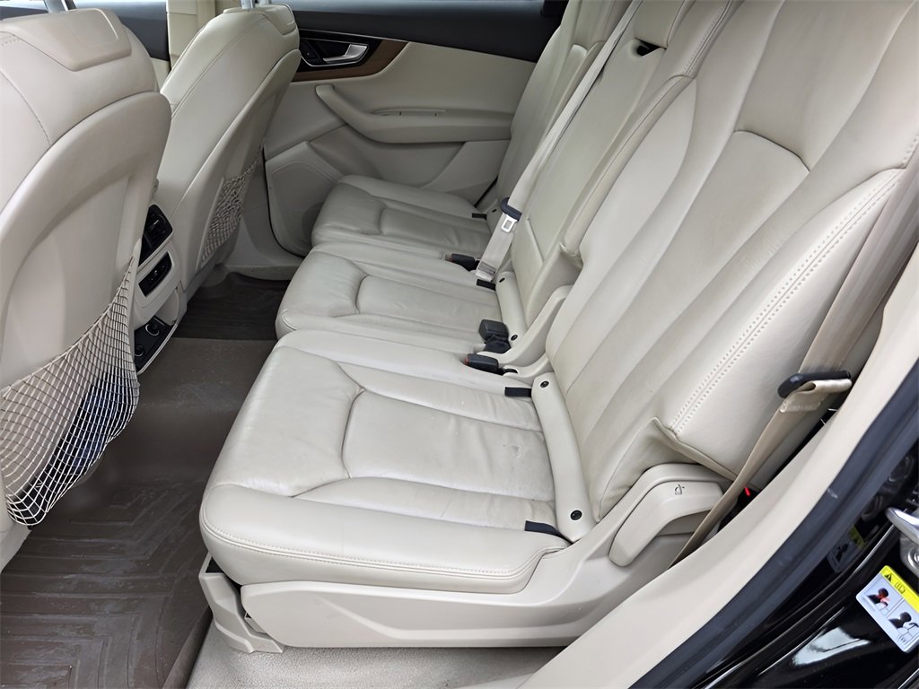 Used 2017 Audi Q7 3.0T Premium image 16
