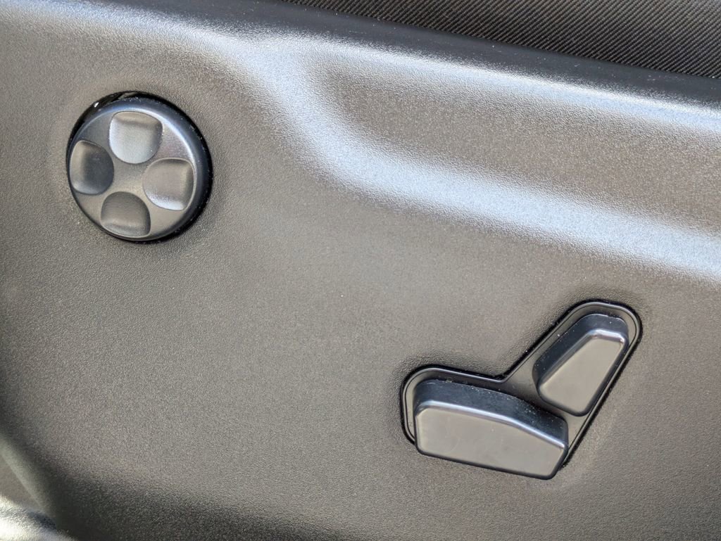 Used 2021 Jeep Grand Cherokee Laredo X image 21