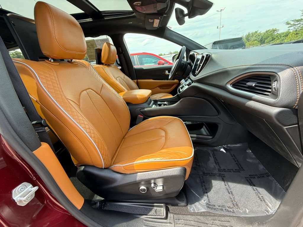Used 2023 Chrysler Pacifica Pinnacle FWD image 30