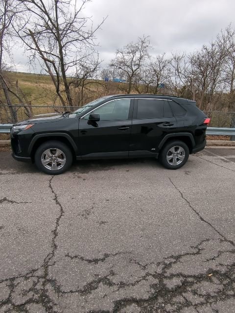 Used 2025 Toyota RAV4 LE image 4