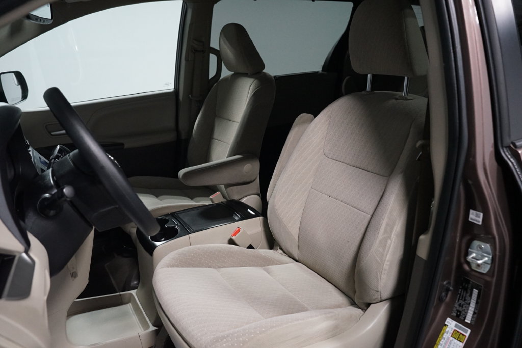 Certified 2020 Toyota Sienna LE FWD image 22