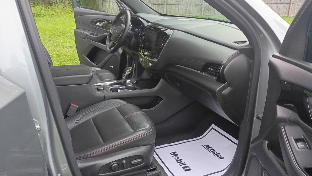 Used 2023 Chevrolet Traverse RS w/ LPO, Cargo Package AWD/4WD image 11