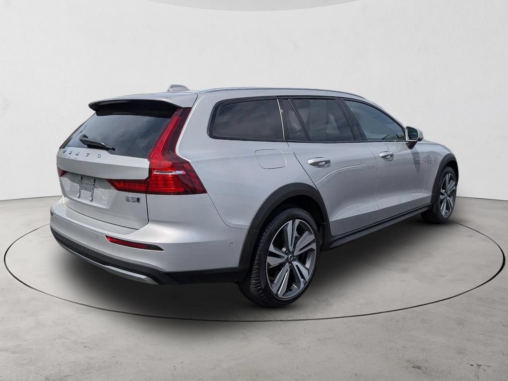 Certified 2025 Volvo V60 B5 Cross Country Plus AWD/4WD image 5