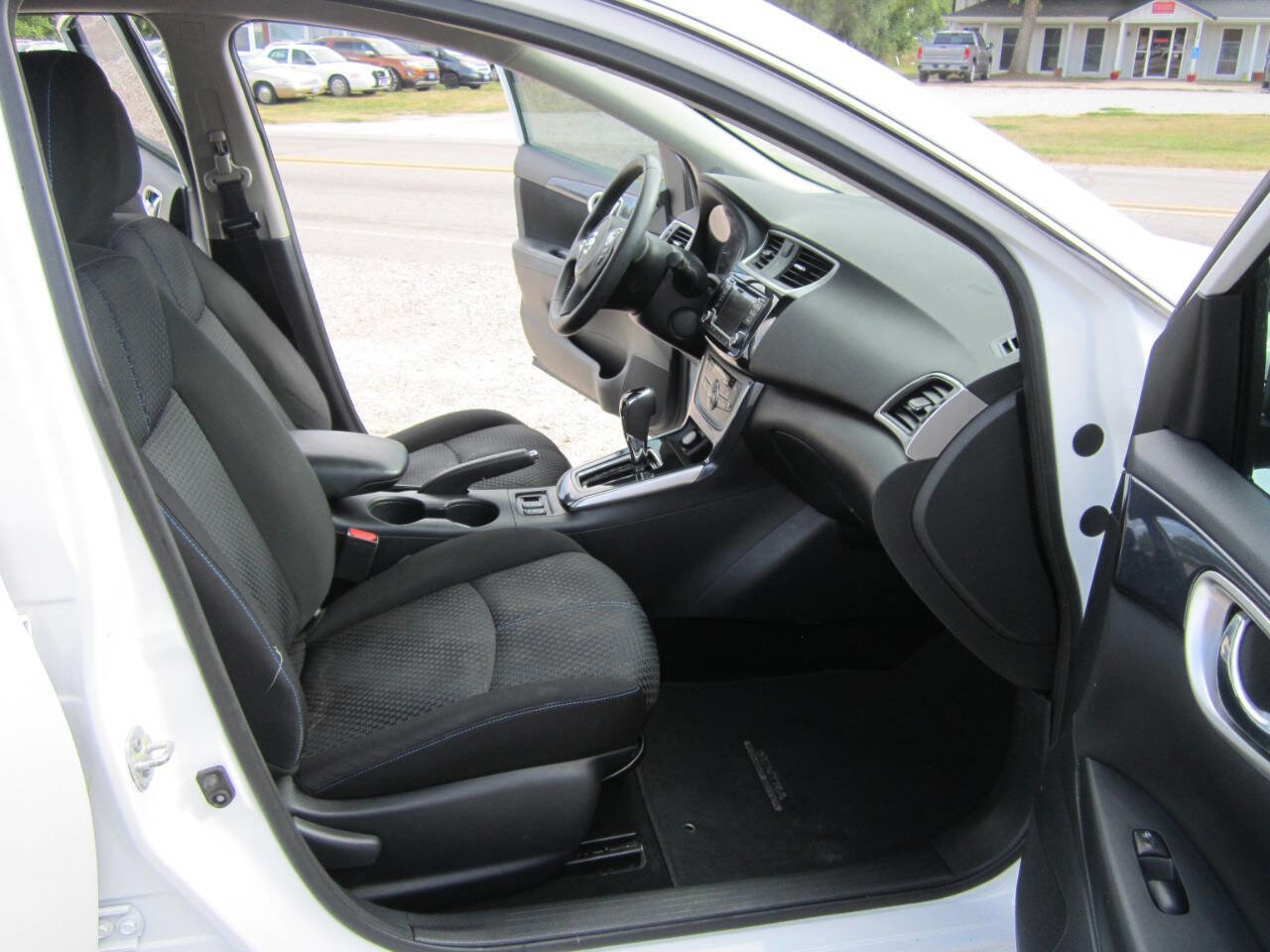 Used 2018 Nissan Sentra SR w/ SR Midnight Edition Package image 11