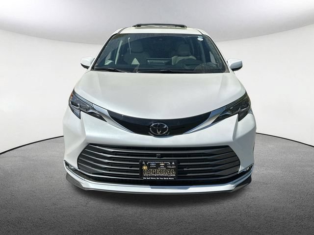 New 2026 Toyota Sienna Platinum AWD/4WD image 4