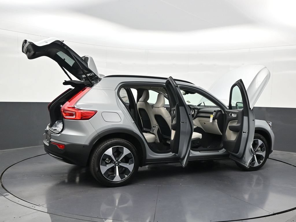 New 2026 Volvo XC40 B5 Plus w/ Protection Package Premier AWD/4WD image 29