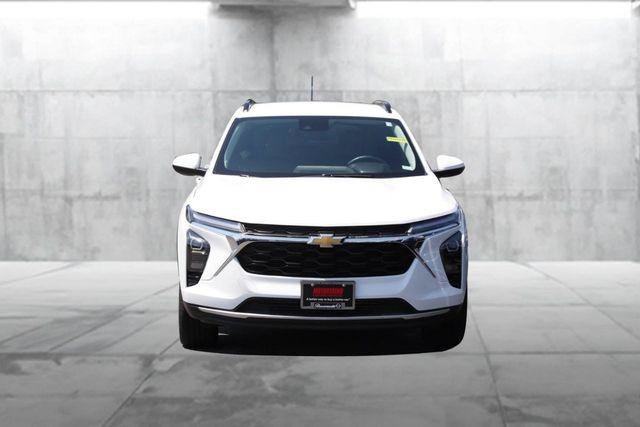 Used 2025 Chevrolet Trax LT w/ LT Convenience Package FWD image 4