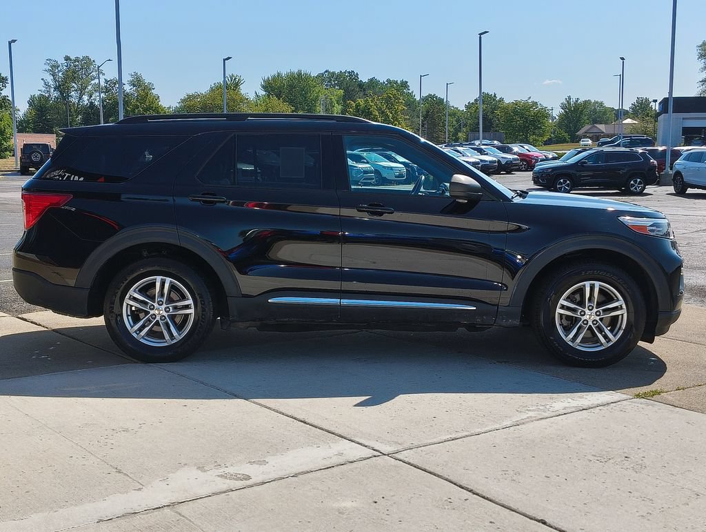 Used 2020 Ford Explorer XLT w/ Equipment Group 202A AWD/4WD image 16