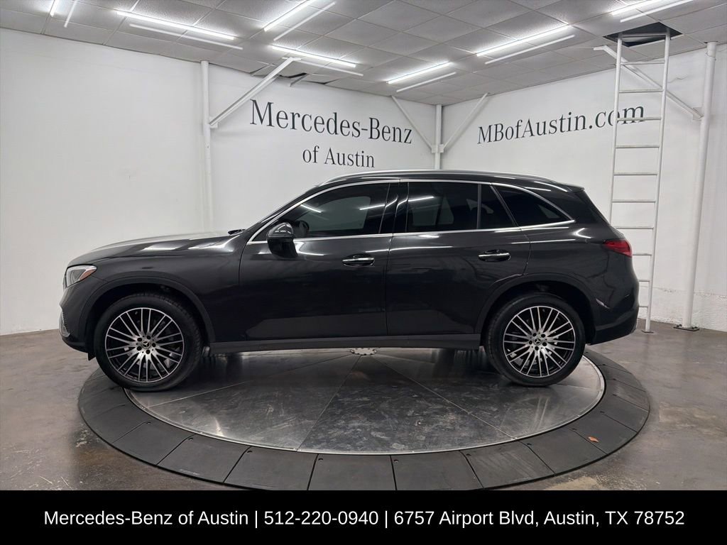 Used 2025 Mercedes-Benz GLC 300 4MATIC image 4