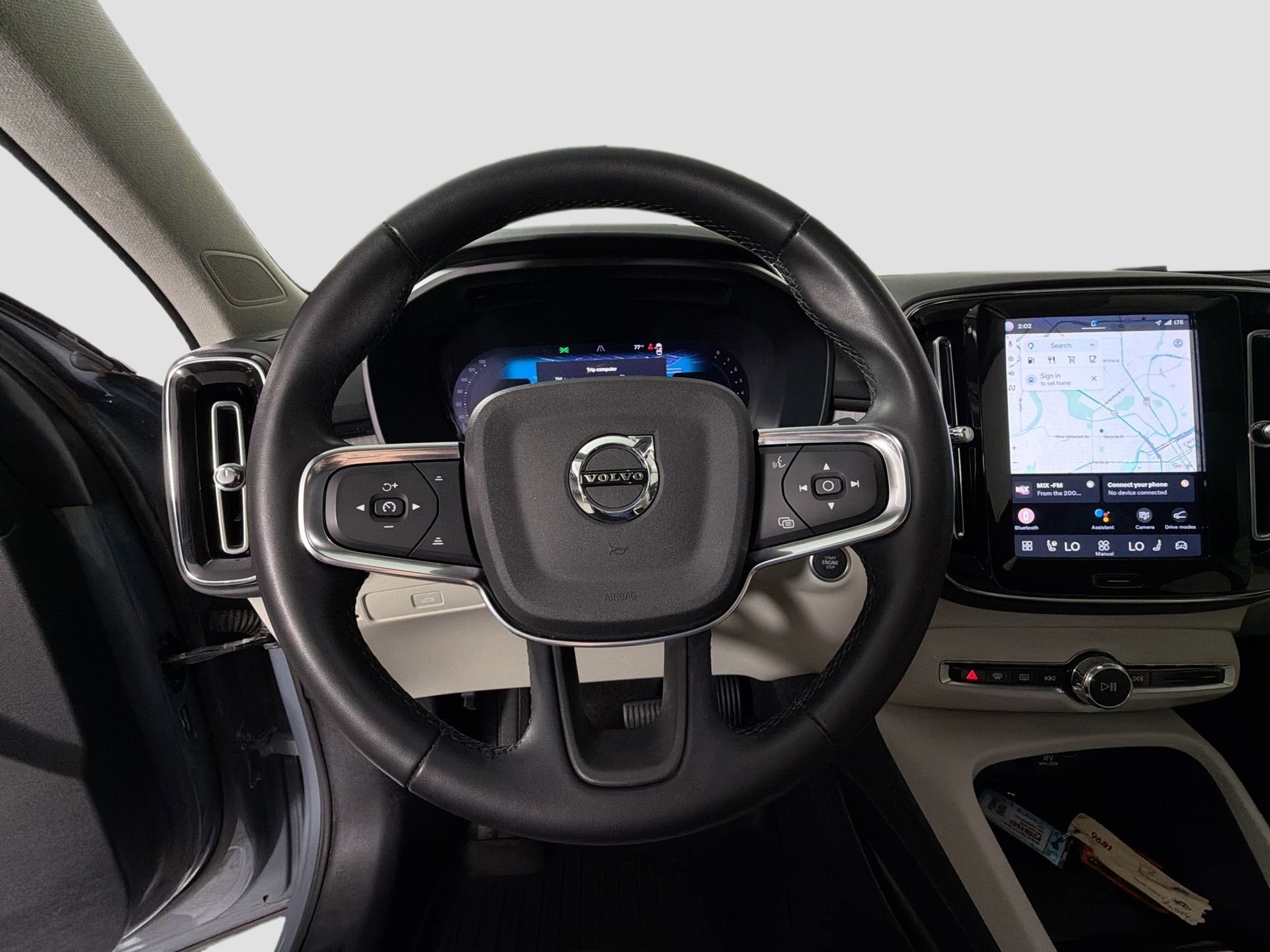 Certified 2023 Volvo XC40 B5 Plus w/ Protection Package Premier image 12