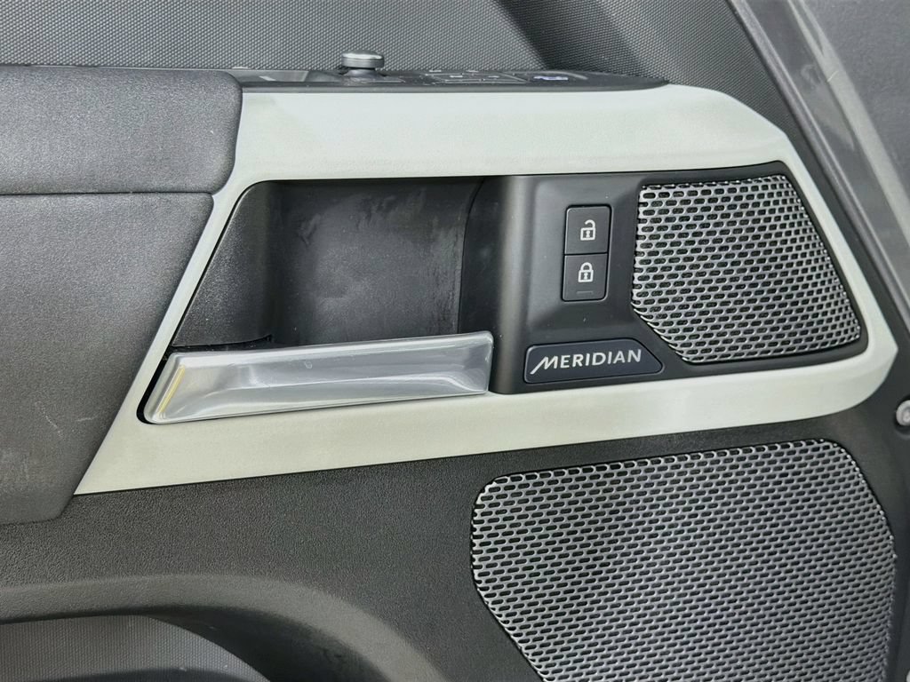 Certified 2020 Land Rover Defender 110 SE AWD/4WD image 19