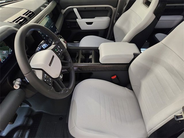 Used 2026 Land Rover Defender 110 image 13