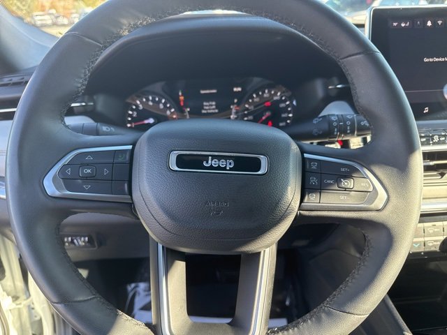 Used 2024 Jeep Compass Limited image 25