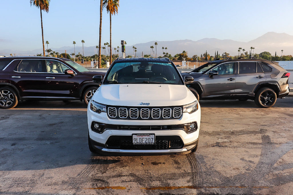 Used 2024 Jeep Compass Limited AWD/4WD image 3