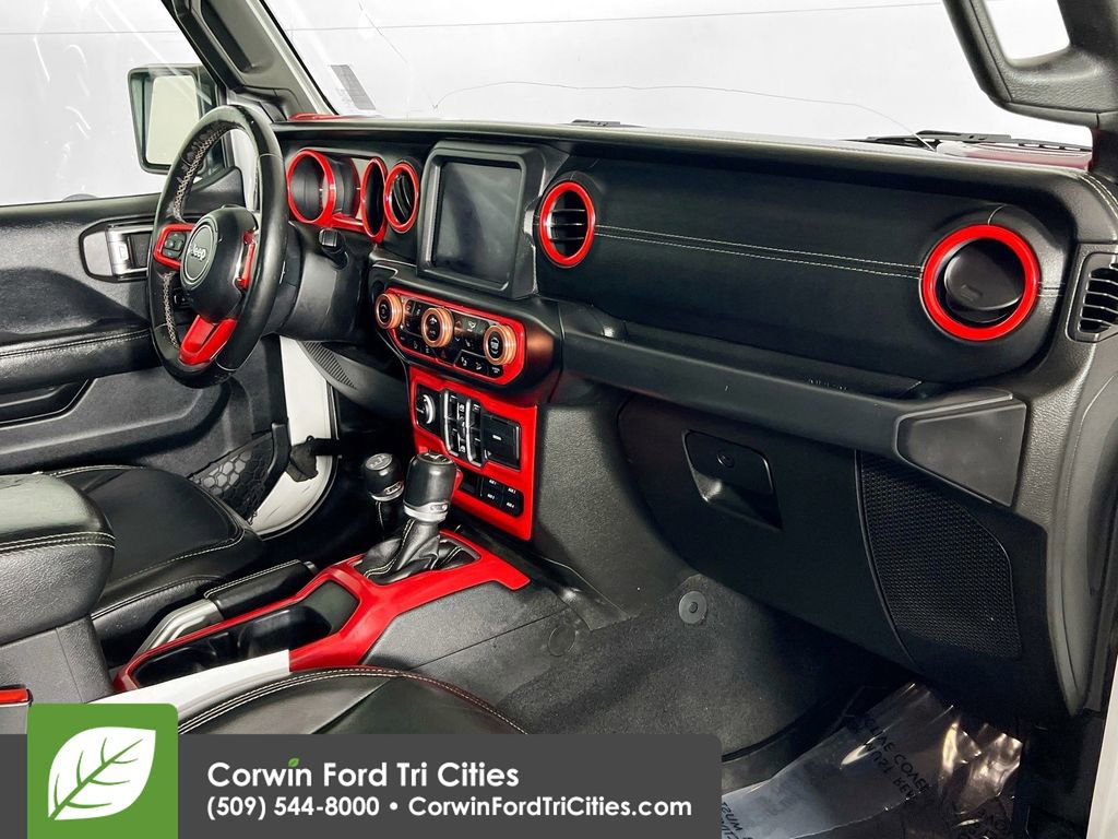 Used 2018 Jeep Wrangler Unlimited Sahara w/ Uconnect 4C Nav & Sound Group image 26