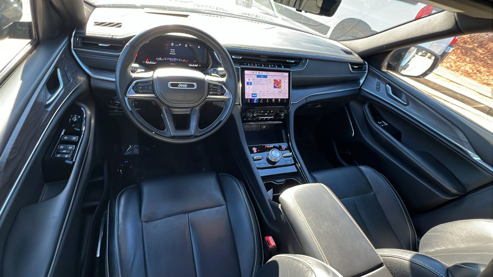 Used 2024 Jeep Grand Cherokee L Overland w/ Advanced Protech Group III image 28