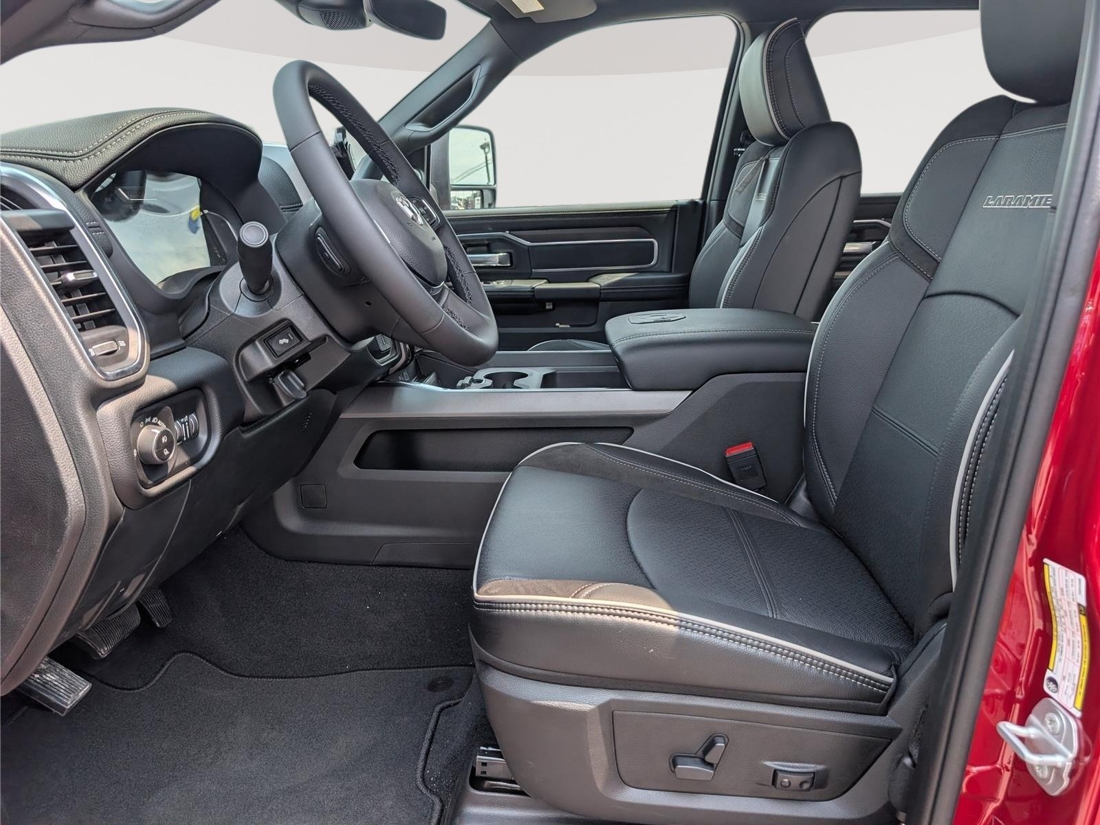 New 2026 RAM 2500 Laramie AWD/4WD image 13