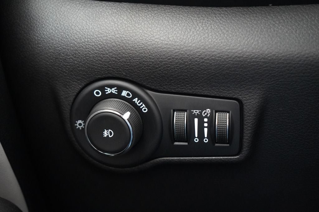 Used 2025 Jeep Compass Limited AWD/4WD image 27