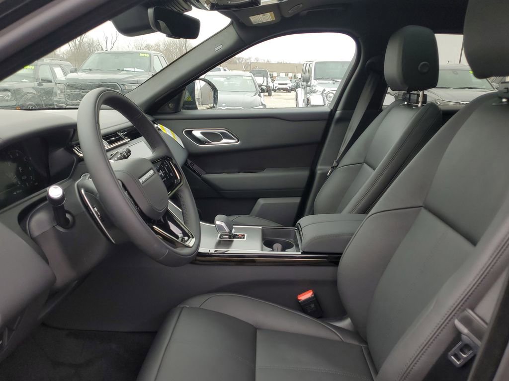 New 2026 Land Rover Range Rover Velar Dynamic SE image 9