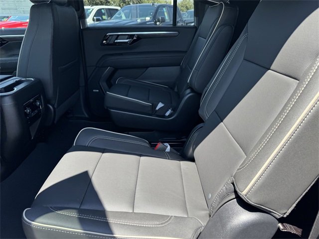 New 2025 Chevrolet Suburban Premier image 9