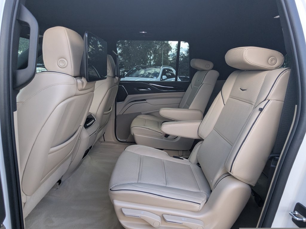 Used 2023 Cadillac Escalade ESV Premium Luxury AWD/4WD image 28