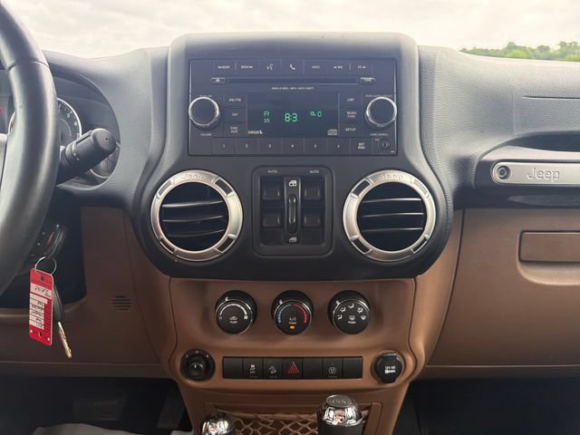 Used 2017 Jeep Wrangler Unlimited Rubicon w/ Connectivity Group AWD/4WD image 18