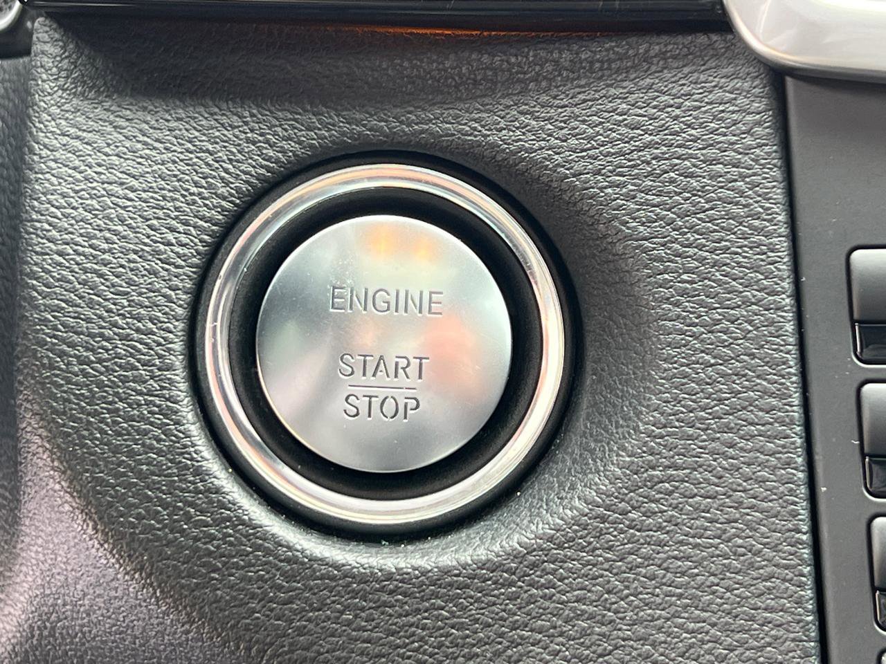 Used 2013 Mercedes-Benz E 350 E350 4MATIC Sedan image 21